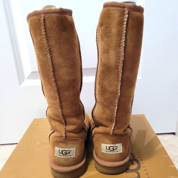 UGG Light Sand Brown Classic Tall Boots, size US 5 - Picture 3 of 5